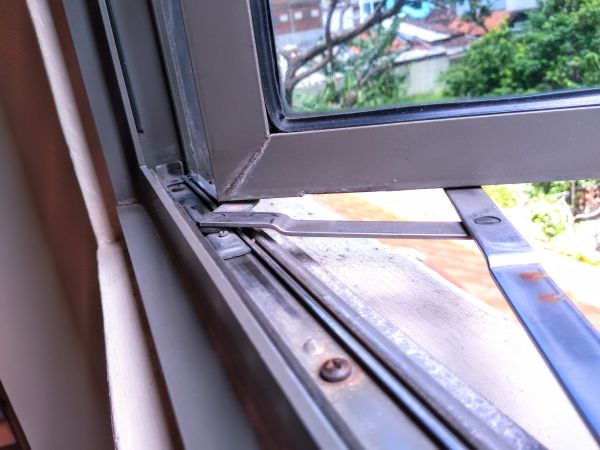 Cost of Hinged Window Replacement in Bakersfield